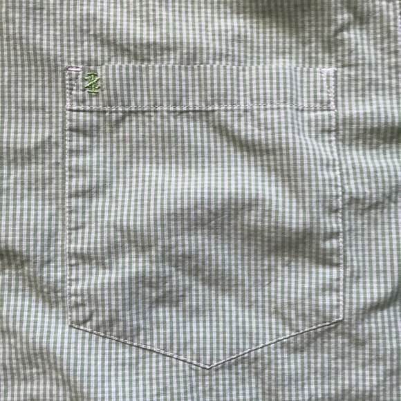 Izod Men’s L long sleeve button down - Picture 2 of 4